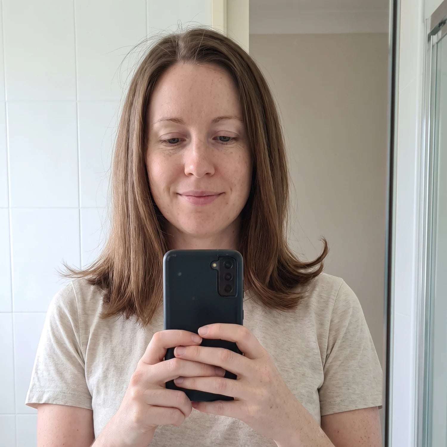 Hair before a Rové smoothing touch-up