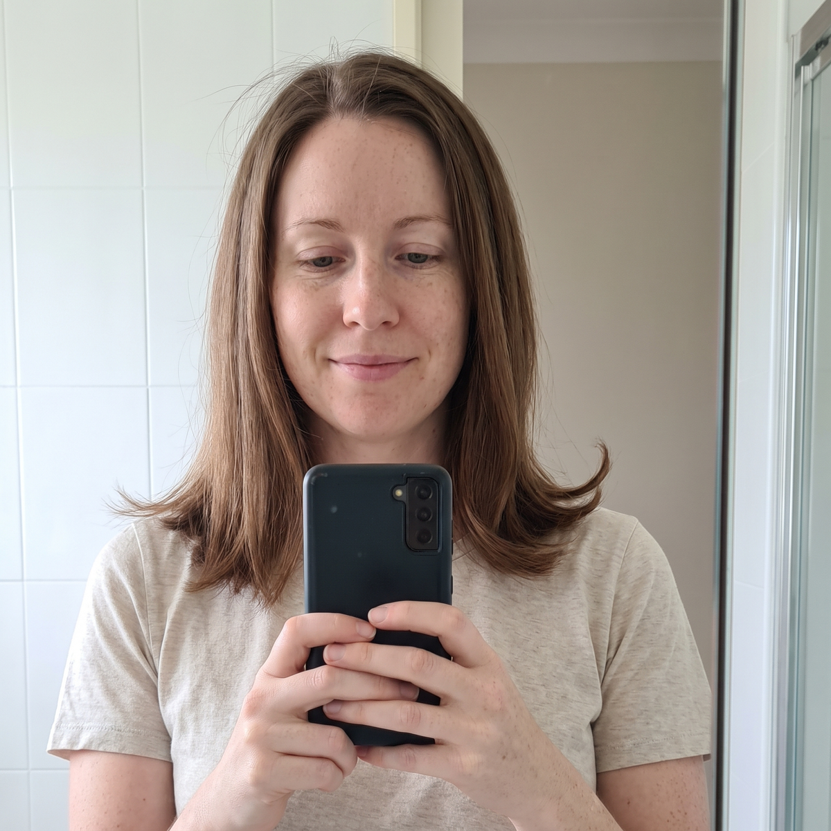 Hair after using the Rové smoothing comb